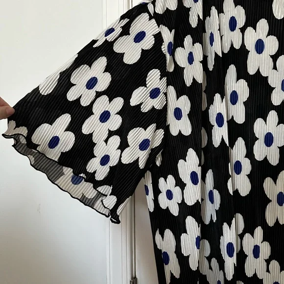 Oversized ASOS Black and White Floral Dress - Picture 2 of 7